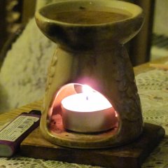 Просто аромолампа.  Ничего интересного